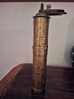 Antieke koffiemolen, Ophalen