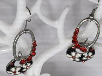 VINTAGE OORBELLEN VOORZIEN VAN BLOEMEN PRINT beschikbaar voor biedingen