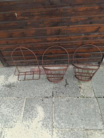 Ouderwetse hooi ruiven voor planten beschikbaar voor biedingen