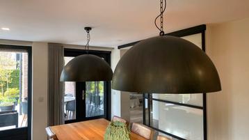 Grote hanglampen van staal beschikbaar voor biedingen