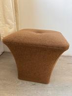 Vintage jaren 70 hockertje, Huis en Inrichting, Banken | Voetenbanken en Poefen, Ophalen, Zo goed als nieuw, Stof, Minder dan 50 cm