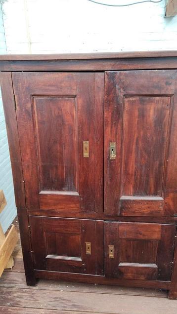 teak houten kast beschikbaar voor biedingen