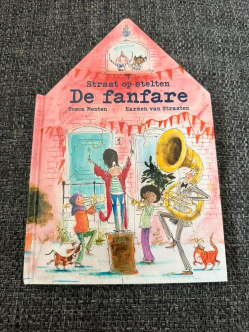 Straat op Stelten | De Fanfare Tosca Menten Harmen Straaten, Boeken, Kinderboeken | Kleuters, Zo goed als nieuw, Ophalen of Verzenden