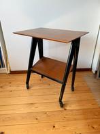 Vintage mid-century tafel op wielen, Huis en Inrichting, Tafels | Sidetables, Ophalen, Gebruikt, 25 tot 50 cm, Rechthoekig