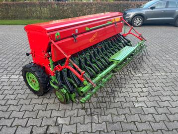 Unia zaaimachine met 31 pijpen !  beschikbaar voor biedingen