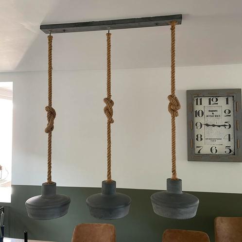 Mooie grijze hanglamp betonlook, Huis en Inrichting, Lampen | Hanglampen, Zo goed als nieuw, 75 cm of meer, Ophalen