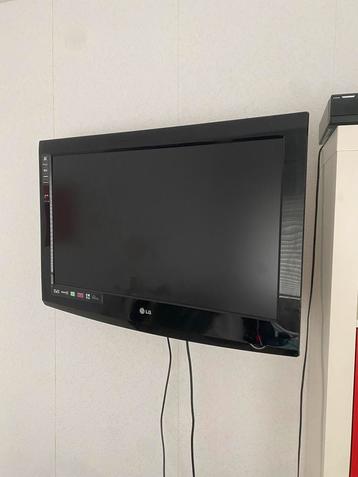 LG TV met Vogel's Muurbeugel beschikbaar voor biedingen