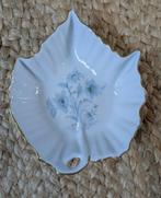 Limoges France porseleinen schaaltje in de vorm van een blad, Gebruikt, Ophalen of Verzenden, Schaal of Schalen, Overige stijlen