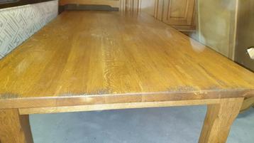 Eiken tafels  beschikbaar voor biedingen