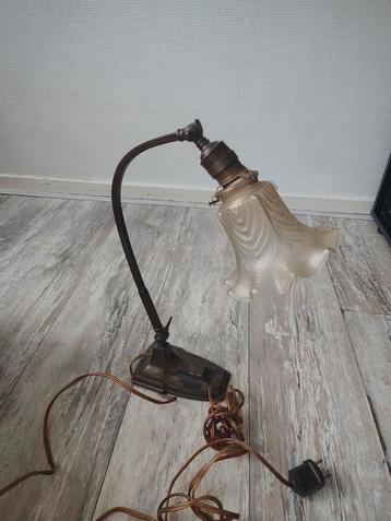 Elegante Art Nouveau Art Deco bronzen bureaulamp

1920 +/-

 beschikbaar voor biedingen