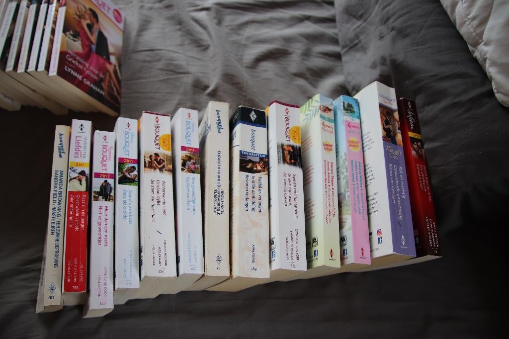 14 bouquet/harlequin boekjes met 35 verhalen, Ophalen of Verzenden, Gelezen, Nederland