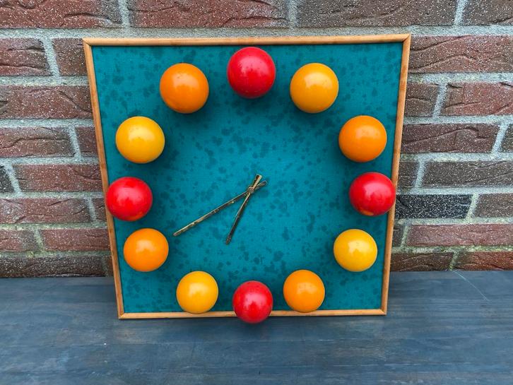 Unieke Wandklok met Biljartballen, Huis en Inrichting, Woonaccessoires | Klokken, Gebruikt, Wandklok, Analoog, Ophalen