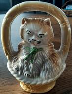 Vintage lusterware beeldje kat in mandje, Ophalen of Verzenden