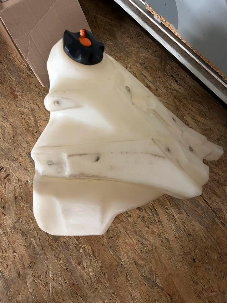 Gebruikte KTM grote tank, Motoren, Tuning en Styling, Ophalen of Verzenden