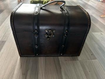 Vintage Houten Schatkistje beschikbaar voor biedingen
