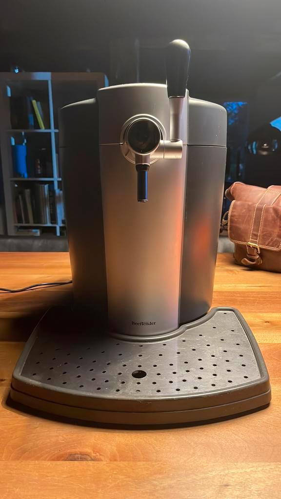 Beertender met extra oranje zijpanelen en knop+reserve riet, Witgoed en Apparatuur, Thuistaps, Zo goed als nieuw, Krups, Ophalen of Verzenden