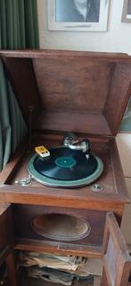 Antieke platenspeler met naalden en een 30 tal bakelieten pl, Ophalen