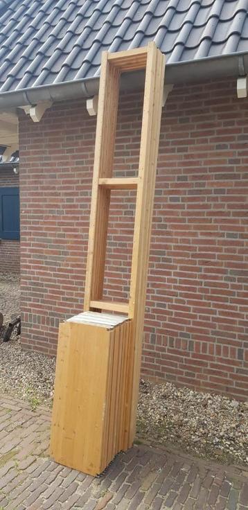 Zeer nette Lundia houten stelling legbordstelling opbergkast beschikbaar voor biedingen