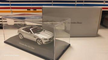 Schuco Mercedes-Benz R172 SLK-Class Irdium Silver Dealer Ed. beschikbaar voor biedingen