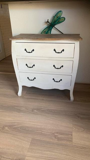 Mooi buikkastje (Gratis) beschikbaar voor biedingen