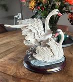 Prachtig beeld van 2 zwanen van  A.Sabatini koopje!, Ophalen, Zo goed als nieuw