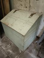 antieke houten meel of graankist met klep, Ophalen