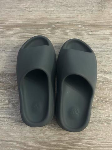 Yeezy Slide - Nieuw beschikbaar voor biedingen
