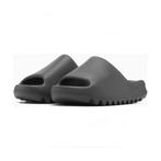 Adidas Yeezy slippers Slide Slate Grey van € 130 NU € 89.95, Nieuw, Slippers, Ophalen of Verzenden, Overige kleuren