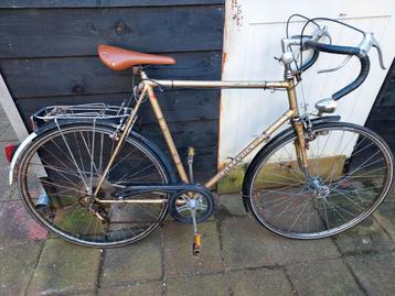 Racefiets met nieuwe zadel even poetsen en rijden? beschikbaar voor biedingen