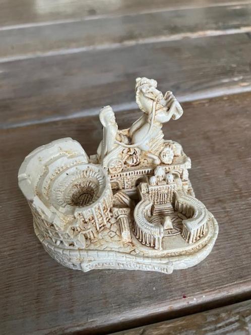 Vintage souvenir uit Rome. Wit beeldje van het Colosseum., Antiek en Kunst, Curiosa en Brocante, Ophalen