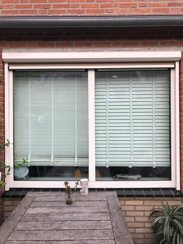 Kunststof kozijn met HR++ glas 209 x 158 beschikbaar voor biedingen