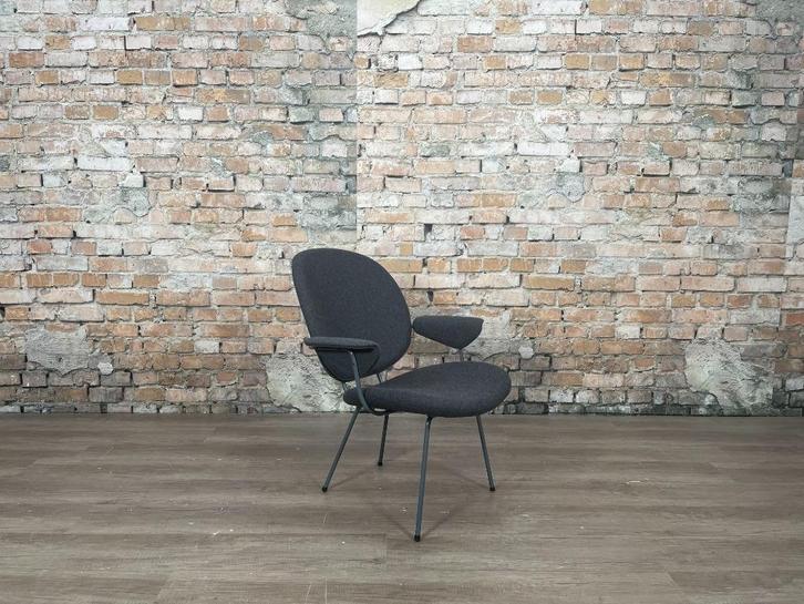 Gispen Kembo 302 Easy Chair donkergrijs bij TheReSales, Huis en Inrichting, Fauteuils, Zo goed als nieuw, Metaal, Stof, 50 tot 75 cm