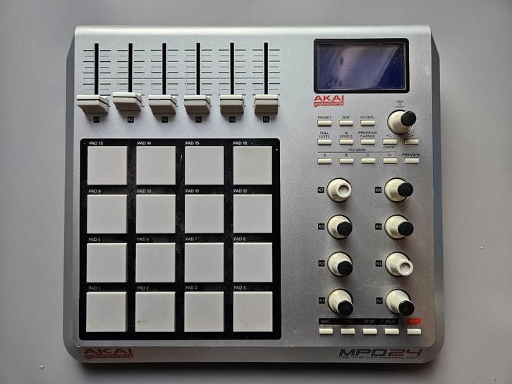 AKAI MPD24 MIDI Controller, Muziek en Instrumenten, Midi-apparatuur, Gebruikt, Ophalen of Verzenden