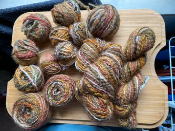 450 gram gekleurde 100%wol beschikbaar voor biedingen