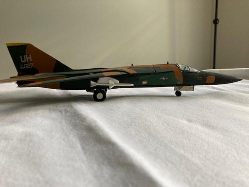 Schaalmodel Jachtvliegtuig F-111 Gebouwd geschilderd, Hobby en Vrije tijd, Modelbouw | Vliegtuigen en Helikopters, Gebruikt, Groter dan 1:72