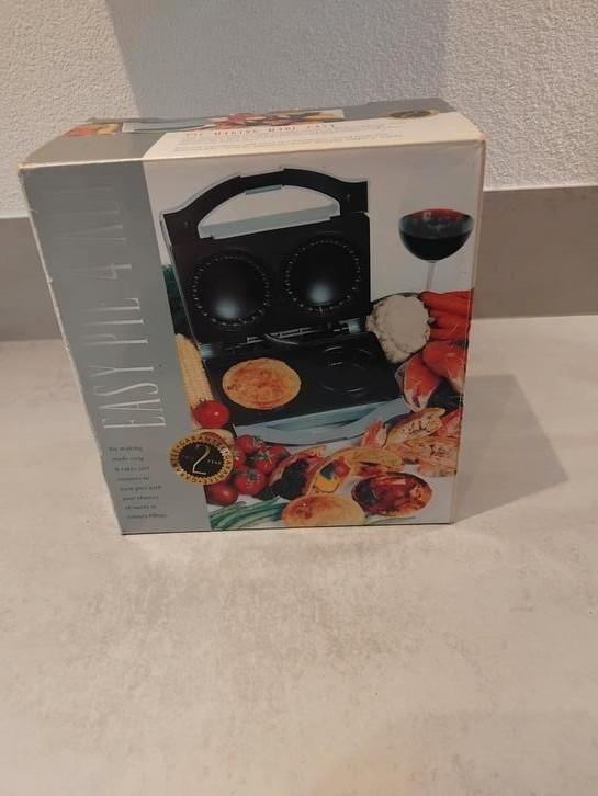 ZGAN/EASY PIE 4 ALL/SNELLE GERECHTJES OP TAFEL/BAKPRIJSJE, Huis en Inrichting, Keuken | Keukenbenodigdheden, Zo goed als nieuw