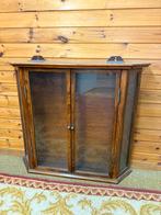 Houten wandvitrine met glasdeuren, Huis en Inrichting, Kasten | Vitrinekasten, Ophalen, Glas, 50 tot 100 cm, Zo goed als nieuw