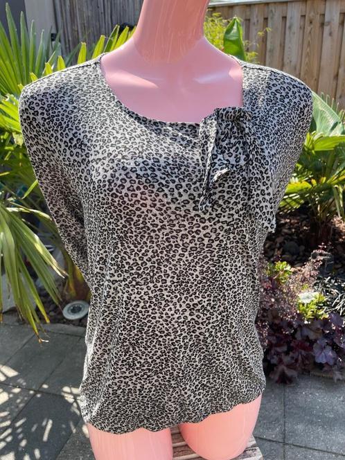 Claudia Sträter Top – Maat 38 – Lichtgrijs met Panterprint, Kleding | Dames, Tops, Zo goed als nieuw, Maat 38/40 (M), Grijs, Lange mouw