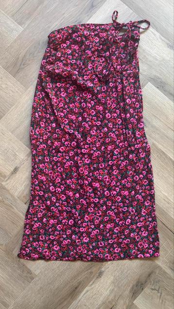 Stradivarius rok maat 38 (maat M) met roze bloemen beschikbaar voor biedingen