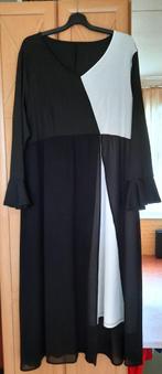Aparte zwart/witte jurk met normale rok en voile rok - mt 50, Dubbele jurk  met tule, Nieuw, Ophalen of Verzenden, Jurk