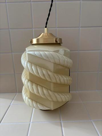 Antieke skyscraper, Franse hanglamp, opaline lamp, hallamp beschikbaar voor biedingen