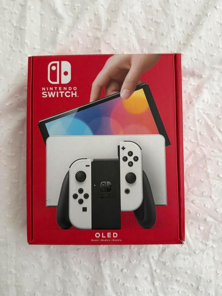 Nintendo Switch OLED wit + hoes, Spelcomputers en Games, Spelcomputers | Nintendo Switch, Zo goed als nieuw, Switch OLED, Met 2 controllers