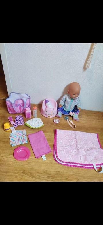 Baby Born Pop met Kleertjes - Goede Staat! beschikbaar voor biedingen