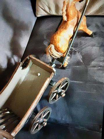 Houten Paard met Hooiwagen - Decoratief beschikbaar voor biedingen