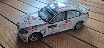 Autoart BMW 320si WTCC Andy Priaulx 1:18 beschikbaar voor biedingen