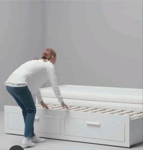 Ikea - Brimnes Bedbank met  Uitschuifbare bodem en lades, Huis en Inrichting, Slaapkamer | Bedden, Zo goed als nieuw, Eenpersoons