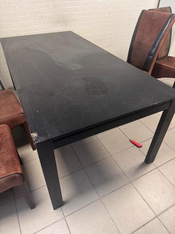 Gratis: Tafel + 6 stoelen – gebruikt, stevig, 2m x 1m beschikbaar voor biedingen