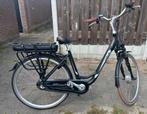 Elektrische fiets zwart met fietstas, Fietsen en Brommers, Elektrische fietsen, Ophalen, Gebruikt, 50 km per accu of meer, Overige merken