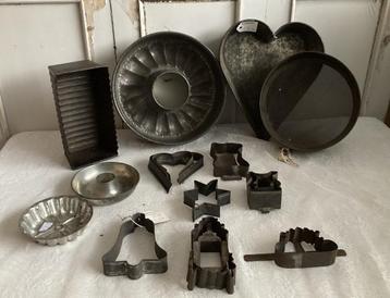 Brocante bakblikken - zeef - tulband - uitsteekvormpjes beschikbaar voor biedingen
