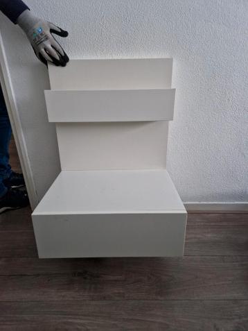 Malm nachtkastje van IKEA - afbeelding 1